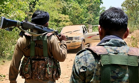 சத்தீஸ்கர்: என்கவுண்டரில் 2 பெண்கள் உட்பட 16 நக்சலைட்டுகள் சுட்டுக் கொலை