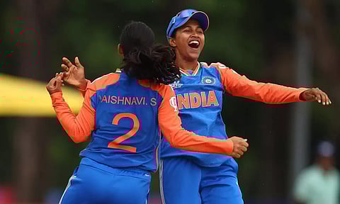 ஹாட்ரிக்குடன் 5 விக்கெட் எடுத்த வைஷ்ணவி சர்மா: மலேசியாவை சுருட்டி வீசிய இந்தியா