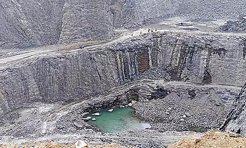 சமூக ஆர்வலர் கொலை எதிரொலி: திருமயம் கல் குவாரிகளில் 2-வது நாளாக அதிரடி சோதனை