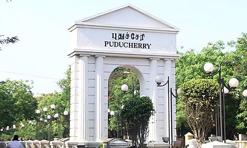 புதுச்சேரியில் போக்குவரத்து நெரிசல்-மழை வெள்ள சேதத்தை கண்காணிக்க சென்சார் கேமராக்கள்
