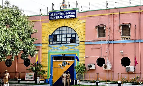 கோவை மத்திய ஜெயிலில் கஞ்சா புழக்கம்- கைதிகள் உள்பட 3 பேர் மீது வழக்கு