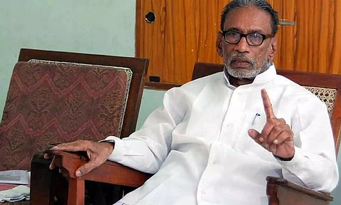 பெரியார் - பிரபாகரனை கொச்சைப்படுத்தும் போக்கை நிறுத்துக..!- பழ.நெடுமாறன்