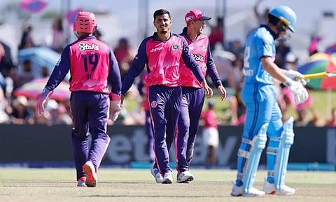 டி20 போட்டியில் வீசிய 20 ஓவரும் சுழற்பந்து: சாதனை படைத்த பார்ல் ராயல்ஸ் அணி