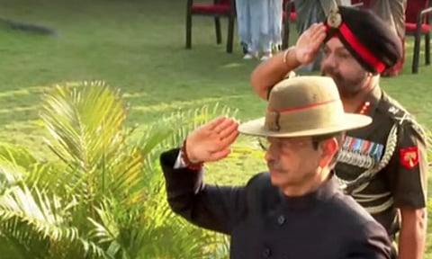 போர் நினைவு சின்னத்தில் கவர்னர் ஆர்.என்.ரவி மரியாதை