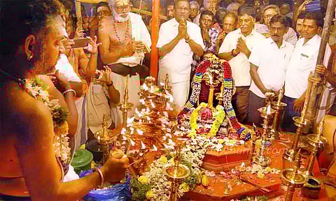 குடும்ப சாபங்கள் விலகும் `பத்ரதீப வழிபாடு'