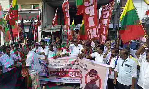 சிதம்பரத்தில் கவர்னருக்கு கறுப்புக்கொடி காட்டிய இந்தியா கூட்டணியினர் கைது