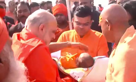 VIDEO: மகா கும்பமேளாவில் ஜெய் ஷாவின் குழந்தைக்கு ஆசீர்வாதம் வழங்கிய துறவிகள்