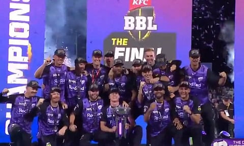 பிக்பாஷ் இறுதிப்போட்டி: சிட்னி தண்டரை வீழ்த்தி முதல் முறையாக சாம்பியன் பட்டம் வென்ற ஹோபார்ட் ஹரிகேன்ஸ்