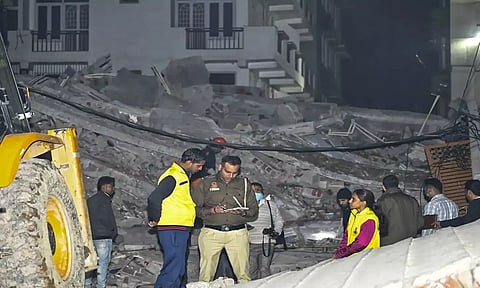 டெல்லியில் கட்டடம் இடிந்து விழுந்து விபத்து- சிறுமி பலி