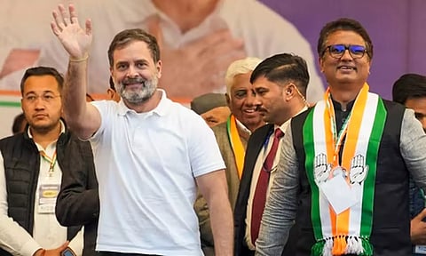 வந்தது சிறிய காரில், வசித்தது பெரிய வீட்டில்: கெஜ்ரிவாலை சாடிய ராகுல் காந்தி