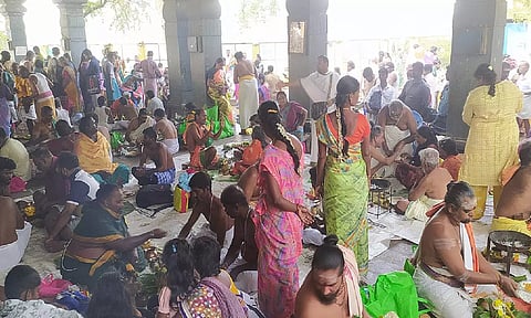 தை அமாவாசை: பவானி கூடுதுறை-கொடுமுடியில் புனித நீராட குவிந்த பக்தர்கள்