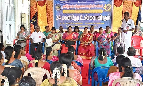 சென்னை சேப்பாக்கத்தில் சத்துணவு ஊழியர்கள் 24 மணி நேர உண்ணாவிரத போராட்டம்