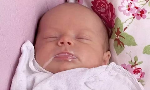 பிறந்த குழந்தை பால் குடிக்கும்போது வாய், மூக்கு வழியாக ஏன் வெளியேறுகிறது?