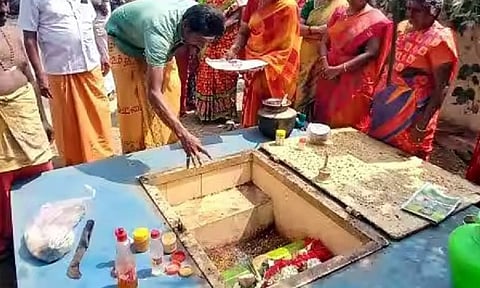 பல்லடம் அருகே குழிக்குள் அம்மனை மூடி வைத்து பக்தர்கள் நூதன வழிபாடு