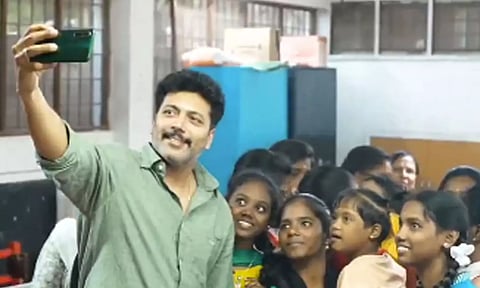 குழந்தைகளுடன் நடனமாடி மகிழ்ந்த ரவிமோகன்