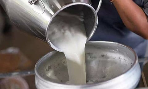 தனியார் பால் விலை நாளை முதல் லிட்டருக்கு ரூ.2 உயருகிறது