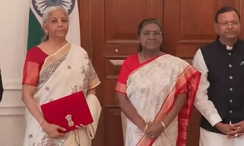 மத்திய பட்ஜெட் - குடியரசு தலைவரை சந்தித்தார் நிதி அமைச்சர் நிர்மலா சீதாராமன்