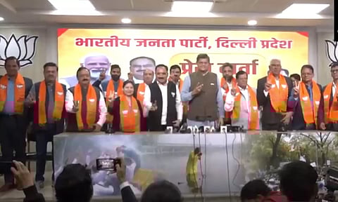 ராஜினாமா செய்த 8 ஆம் ஆத்மி எம்.எல்.ஏ.க்கள் பாஜகவில் இணைந்தனர்