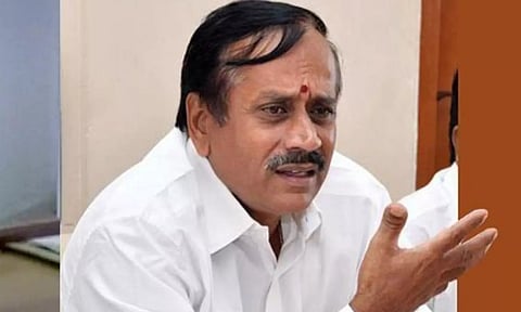 திருப்பரங்குன்றம் செல்ல முயன்ற எச்.ராஜாவை தடுத்து நிறுத்திய போலீசார்