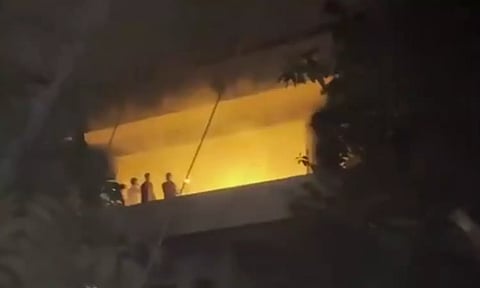 முன்னாள் பிரதமர் ஷேக் முஜிபுர் ரகுமான் வீடு, நினைவிடத்தை சூறையாடிய மக்கள்