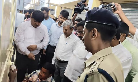 ஈரோடு கிழக்கு தொகுதியில் 67.97 சதவீதம் வாக்குப்பதிவு: எந்திரங்கள் பூட்டி சீல் வைப்பு