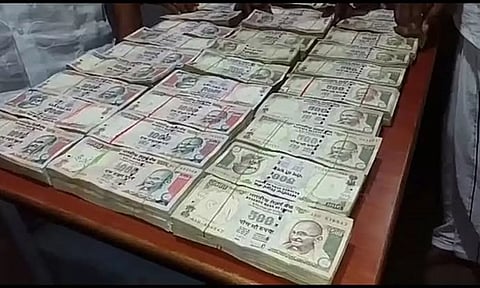 போரூரில் ரூ.28 லட்சம் பழைய ரூ.500, ரூ.1000 நோட்டுகளுடன் 2 பேர் கைது