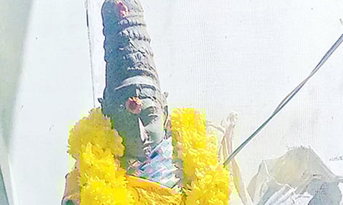 கோவில் திருப்பணிக்கு பள்ளம் தோண்டிய போது ஐம்பொன் சிலை கண்டெடுப்பு