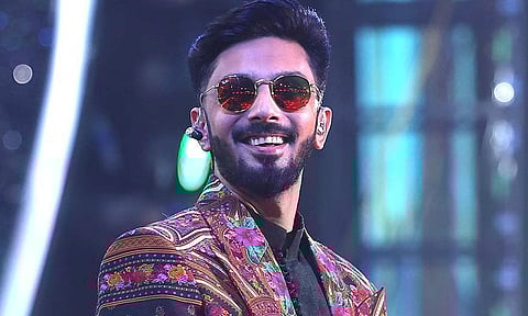 இசையமைப்பாளர் அனிருத்துக்கு அபராதம் விதித்த போலீசார்