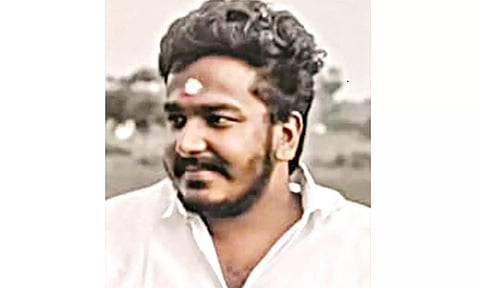 மேலூர் அருகே கல்லூரி மாணவர் வெட்டிக் கொலை