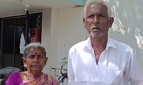 மருமகளிடம் இருந்து தங்கள் வீட்டை மீட்டுத்தர வேண்டும் - ஆர்.டி.ஓ.விடம் தம்பதி புகார் மனு