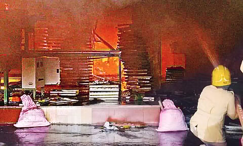 கோவில்பட்டி தீப்பெட்டி ஆலை விபத்தில் ரூ.2 கோடி மதிப்பிலான பொருட்கள் எரிந்து நாசம்