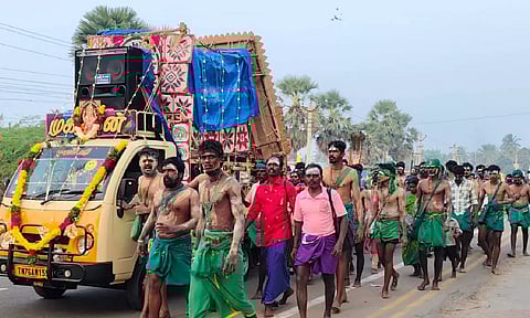 தைப்பூசத்தை முன்னிட்டு திருச்செந்தூரில் லட்சக்கணக்கில் பக்தர்கள் குவிந்தனர்