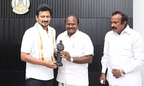 துணை முதலமைச்சர் உதயநிதியிடம் வாழ்த்து பெற்ற சந்திரகுமார் எம்எல்ஏ