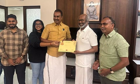 ரஜினிகாந்த்துடன் முன்னாள் அமைச்சர் எஸ்.பி. வேலுமணி திடீர் சந்திப்பு