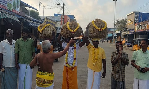வேதாரண்யேஸ்வரர் கோவிலில் நெல் கோட்டை வழங்கும் நிகழ்ச்சி