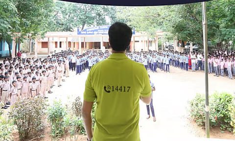 பள்ளிகளில் தொடரும் பாலியல் சம்பவங்கள்- தமிழக அரசு புகார் எண் அறிவிப்பு