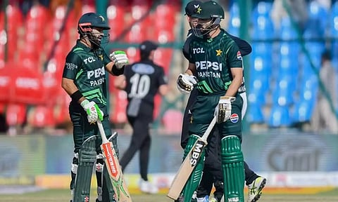 முத்தரப்பு தொடரின் இறுதிப்போட்டி: நியூசிலாந்து 243 ரன்கள் இலக்கு நிர்ணயித்த பாகிஸ்தான்