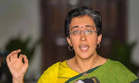 இலாகாக்களை பெறுவதில் பாஜக தலைவர்களிடையே சண்டை: அதிஷி குற்றச்சாட்டு