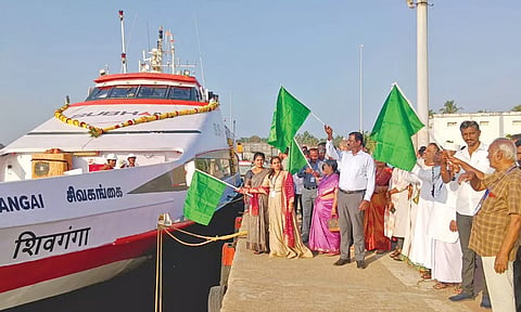 நாகை துறைமுகத்தில் இருந்து 83 பயணிகளுடன் இலங்கைக்கு புறப்பட்ட 'சுபம்' கப்பல்
