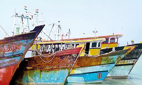 தமிழக மீனவர்களின் படகுகளை ஏலம் விட இலங்கை அரசு நடவடிக்கை