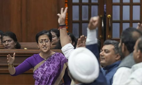 "அம்பேத்கர் வாழ்க.." டெல்லி சட்டசபையில் அமளி - அதிஷி உள்ளிட்ட ஆம் ஆத்மி எம்.எல்.ஏக்கள் சஸ்பெண்டு!