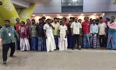 இலங்கை சிறையில் இருந்து விடுவிக்கப்பட்ட தமிழக மீனவர்கள் சென்னை வருகை - சொந்த ஊர்களுக்கு அனுப்பிவைப்பு