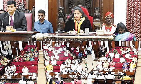 சிறு மளிகை கடைகளுக்கு ரூ.1200 தொழில் உரிமத்தொகை- மாநகராட்சி மன்ற கூட்டத்தில் முடிவு
