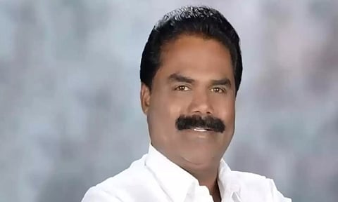 கலெக்டர், எஸ்.பி. நான் சொல்வதை தான் கேட்க வேண்டும் - தி.மு.க. மாவட்ட பொறுப்பாளர் அடாவடி