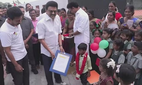 அரசு பள்ளியில் மாணவர் சேர்க்கையை தொடங்கி வைத்தார் முதலமைச்சர்