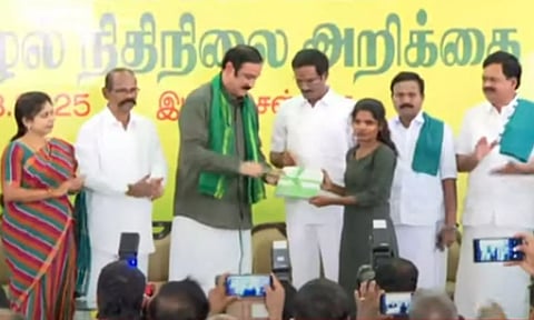 பா.ம.க.வின் வேளாண் நிழல் நிதிநிலை அறிக்கையை வெளியிட்டார் அன்புமணி