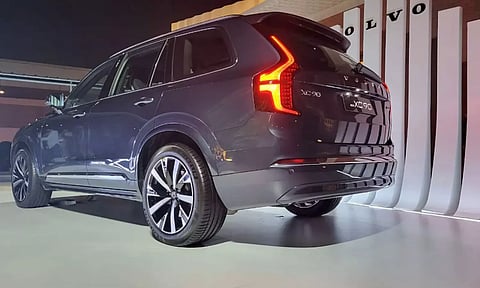 வேற லெவல் அப்டேட்களுடன் புது வால்வோ கார் இந்தியாவில் அறிமுகம்