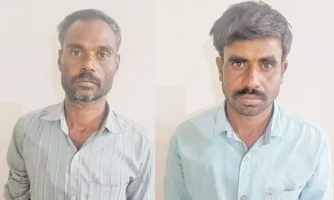 கைதானவர்களை படத்தில் காணலாம்.