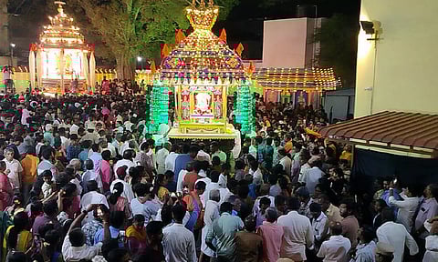 பொள்ளாச்சி மாரியம்மன் கோவிலில் இன்று 2-வது நாளாக தேரோட்டம்