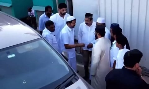 த.வெ.க சார்பில் இஃப்தார் விருந்து- இஸ்லாமியர் தொப்பி அணிந்து விஜய் பங்கேற்பு